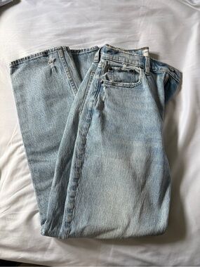 Abercrombie & Fitch Light Wash 90s Straight Ultra High-Rise Women’s Jeans